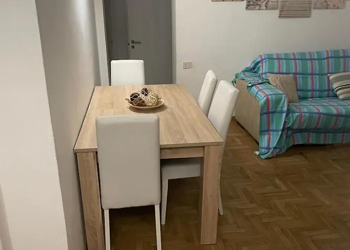 Vista Vittorio Veneto アパート フォッローニカ